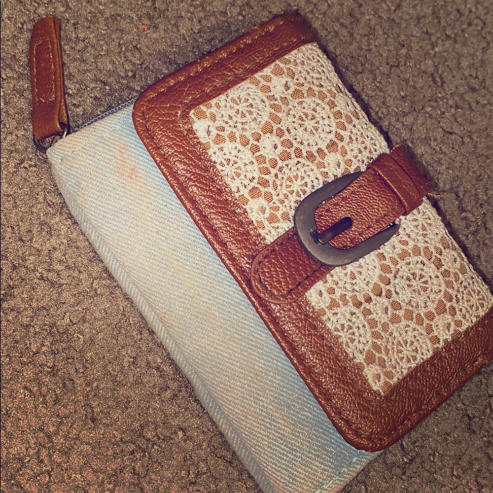 A wallet for your cards, change and money little.